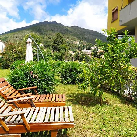 Mario Apartment With Garden Леванто Екстериор снимка