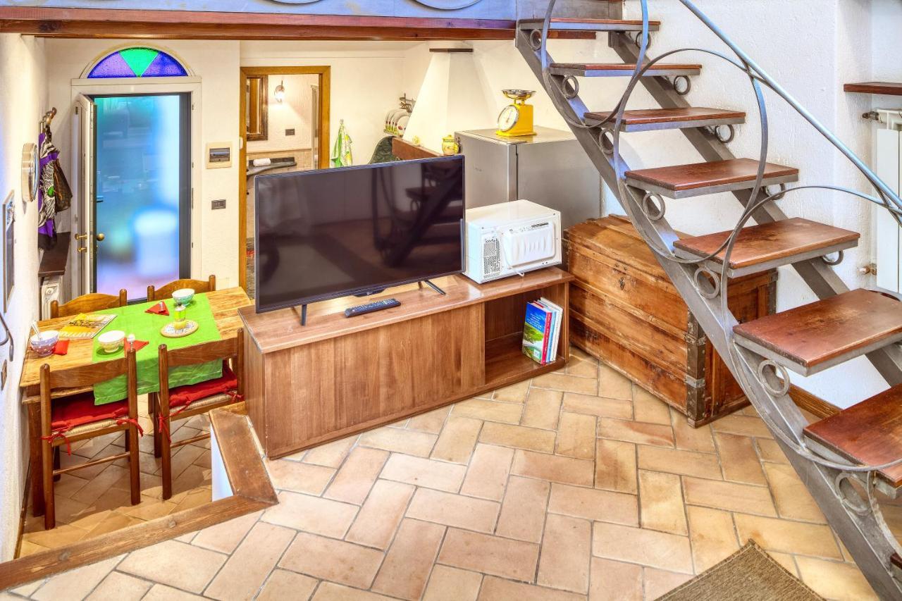 Mario Apartment With Garden Леванто Екстериор снимка